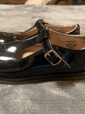FootMates Mary Janes Dressshoes t strap Black Patent Leather  size 11.5 Medium
